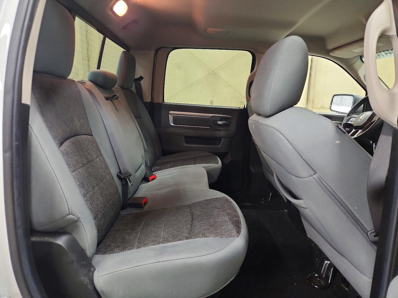 2014 RAM 1500 SLT photo 28