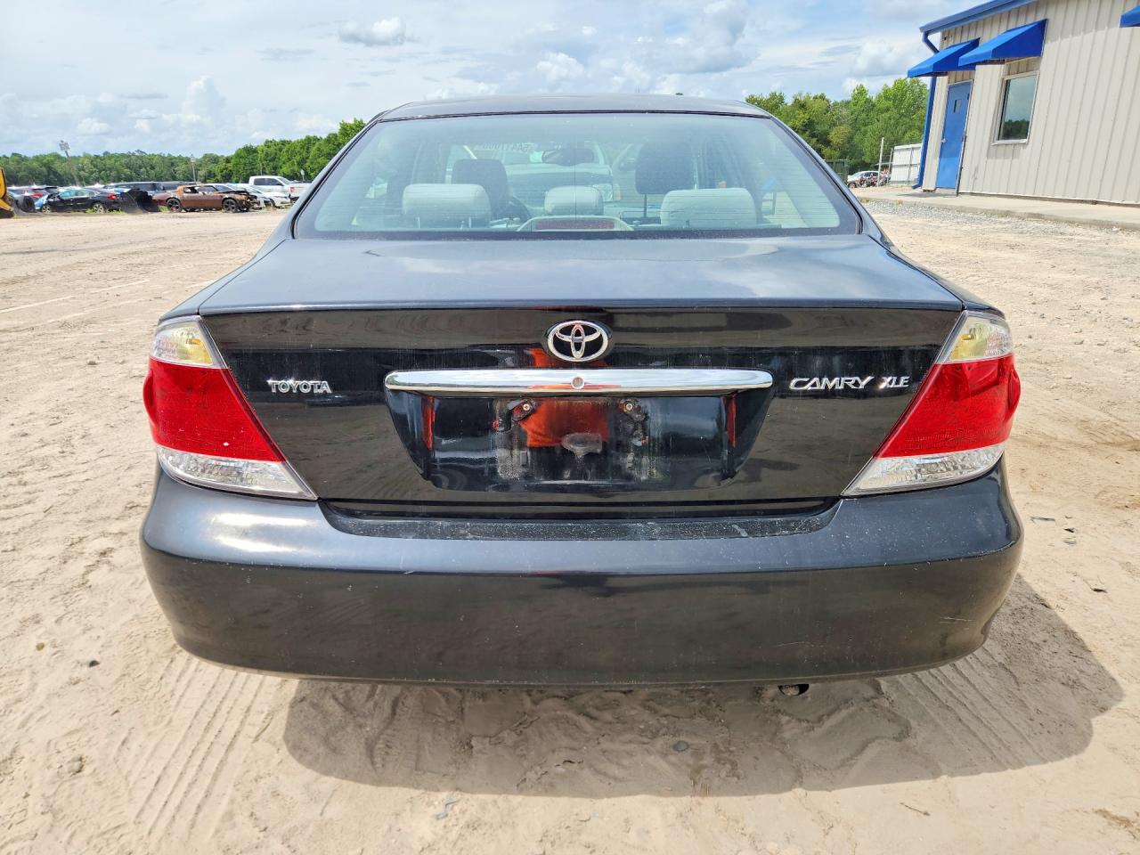2005 TOYOTA CAMRY XLE photo 11