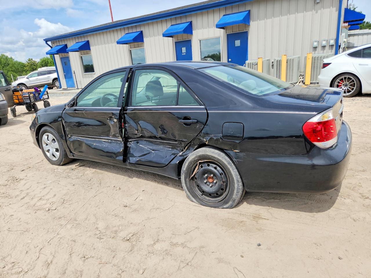 2005 TOYOTA CAMRY XLE photo 3