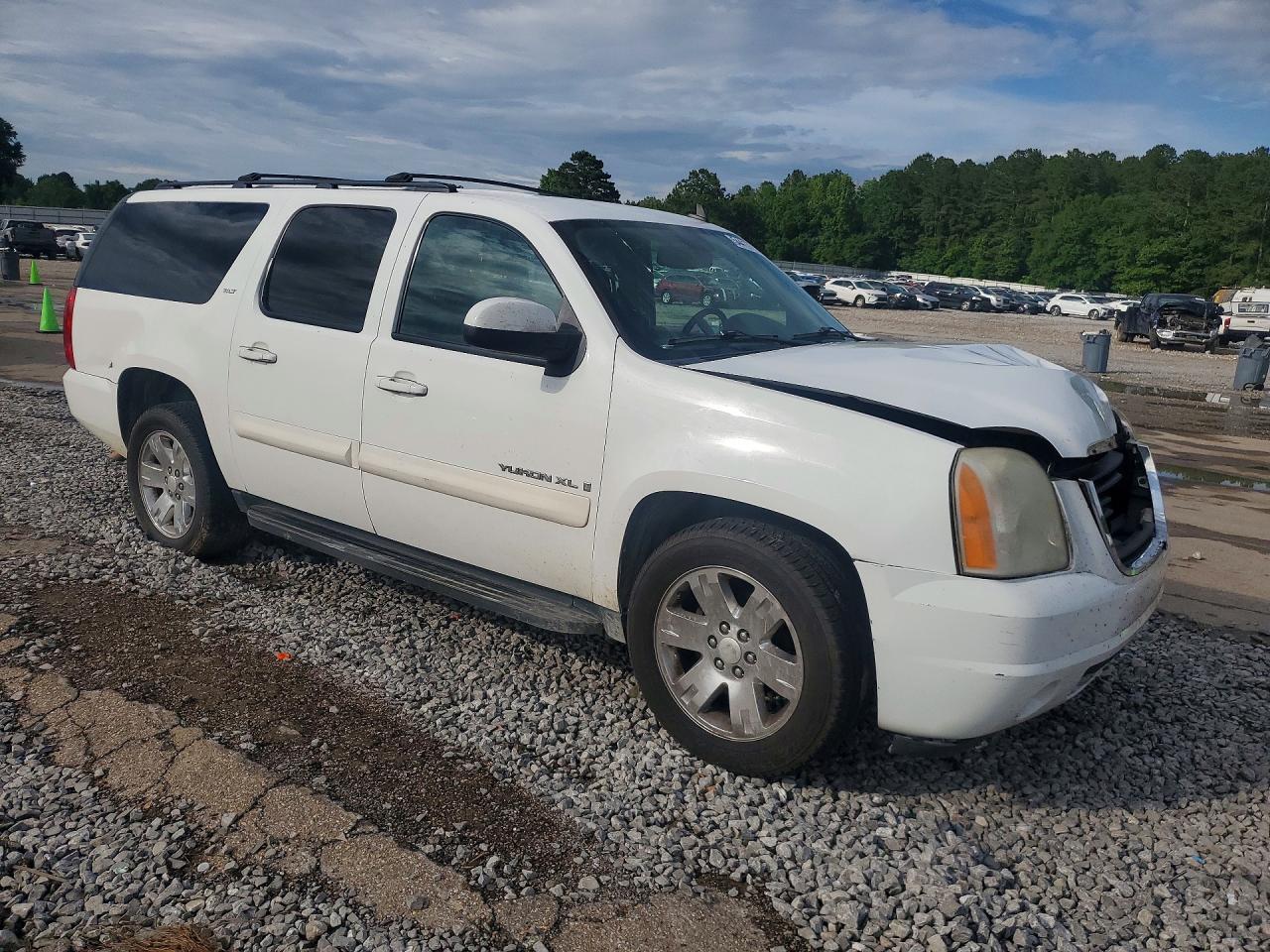 2009 GMC YUKON XL C1500 SLT photo 7