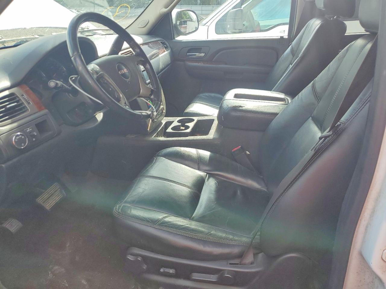 2009 GMC YUKON XL C1500 SLT photo 13
