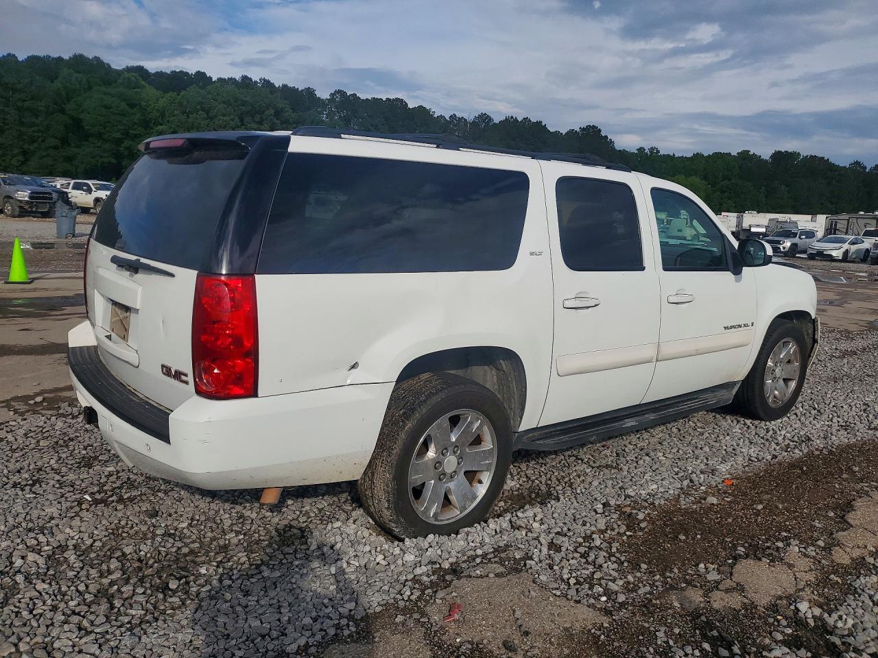 2009 GMC YUKON XL C1500 SLT photo 5