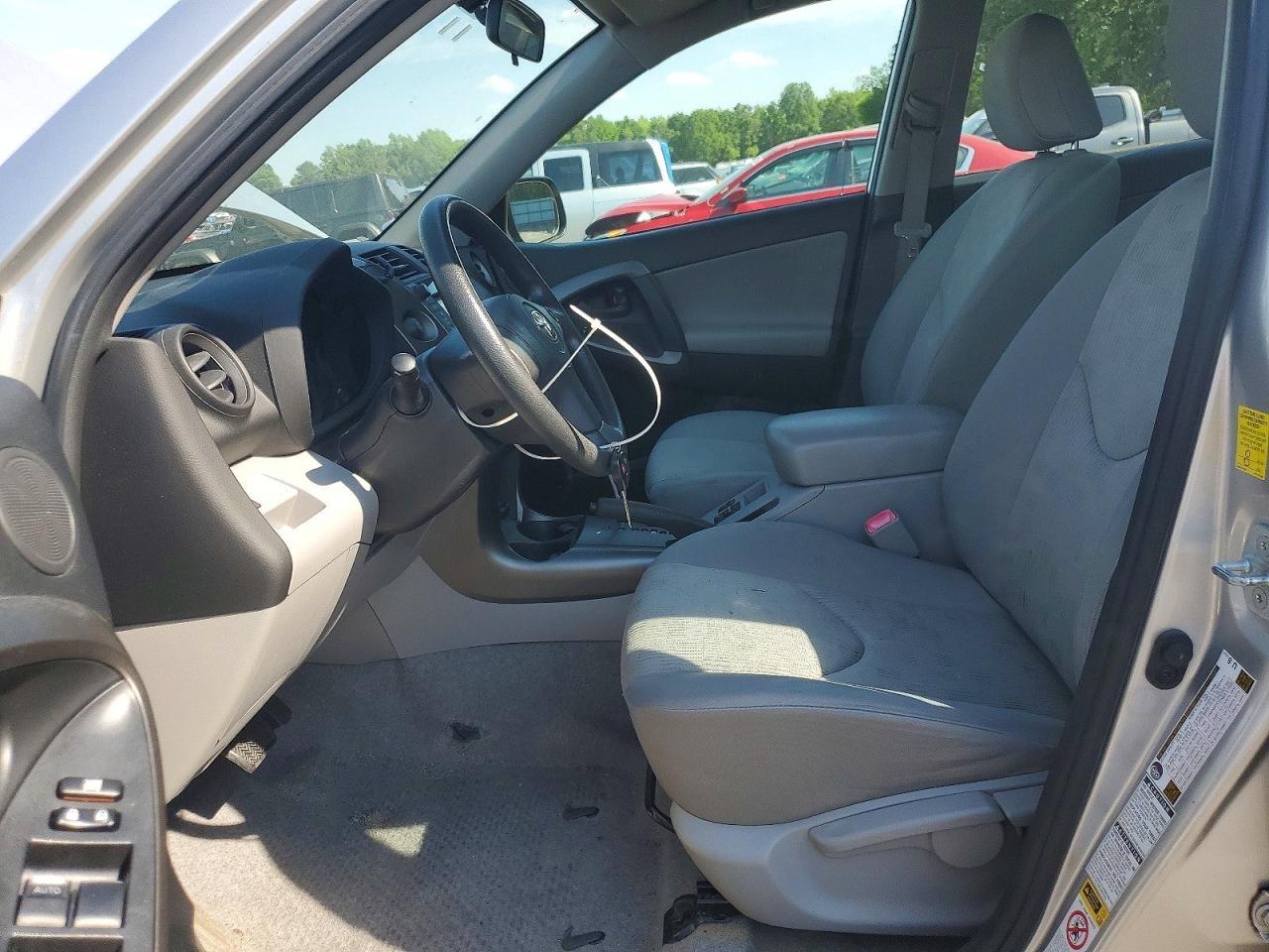 2010 TOYOTA RAV4 BASE photo 13