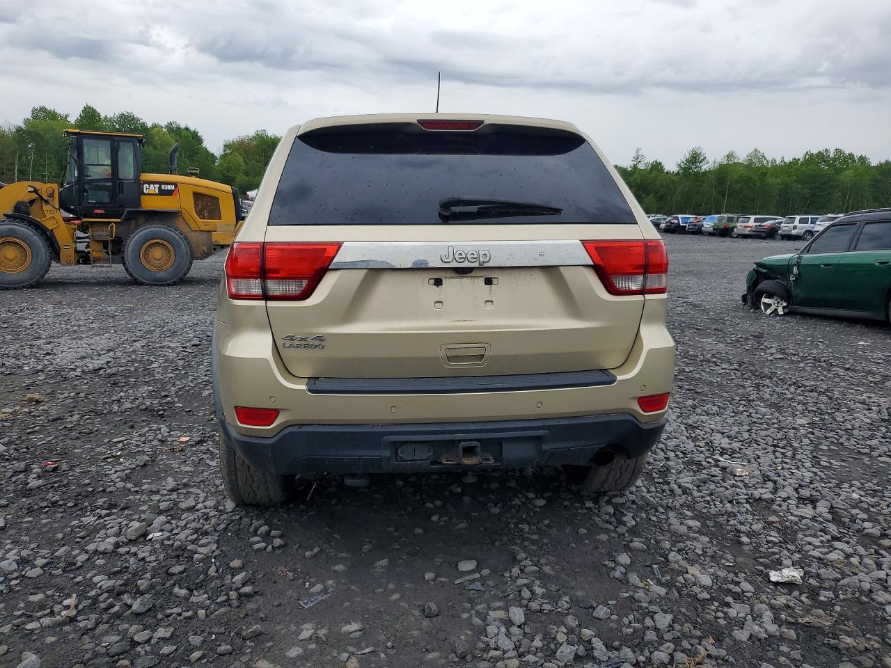2011 JEEP GRAND CHEROKEE LAREDO photo 11