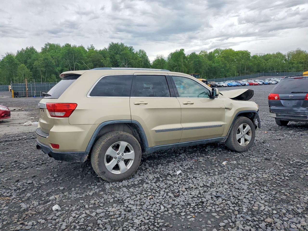 2011 JEEP GRAND CHEROKEE LAREDO photo 5