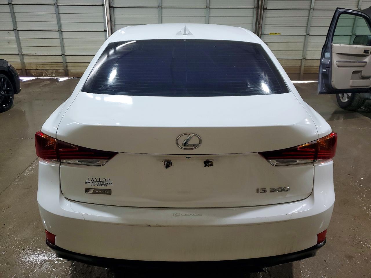 2018 LEXUS IS 300 photo 11