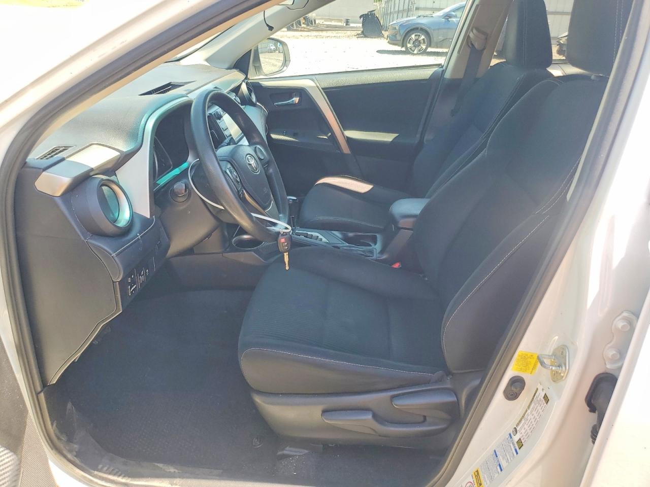 2015 TOYOTA RAV4 XLE photo 13
