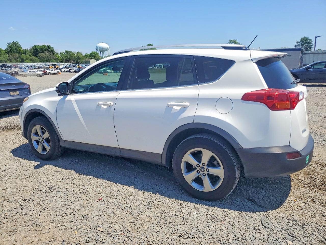 2015 TOYOTA RAV4 XLE photo 3