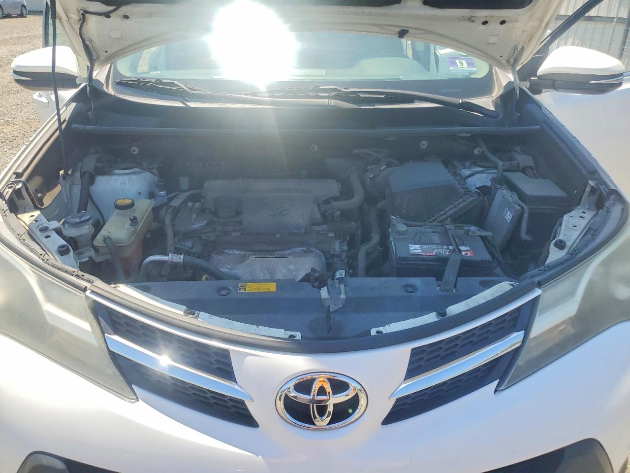 2015 TOYOTA RAV4 XLE photo 23