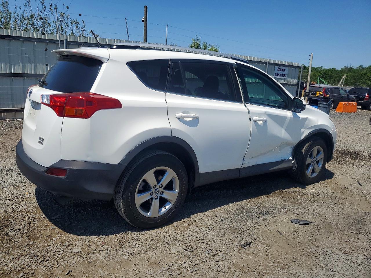 2015 TOYOTA RAV4 XLE photo 5