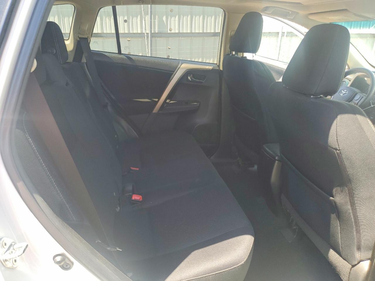 2015 TOYOTA RAV4 XLE photo 21
