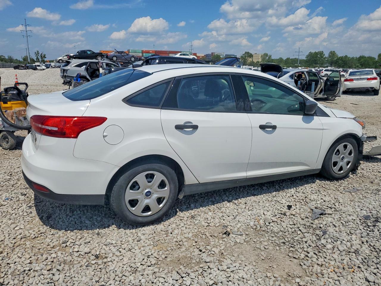 2017 FORD FOCUS photo 3