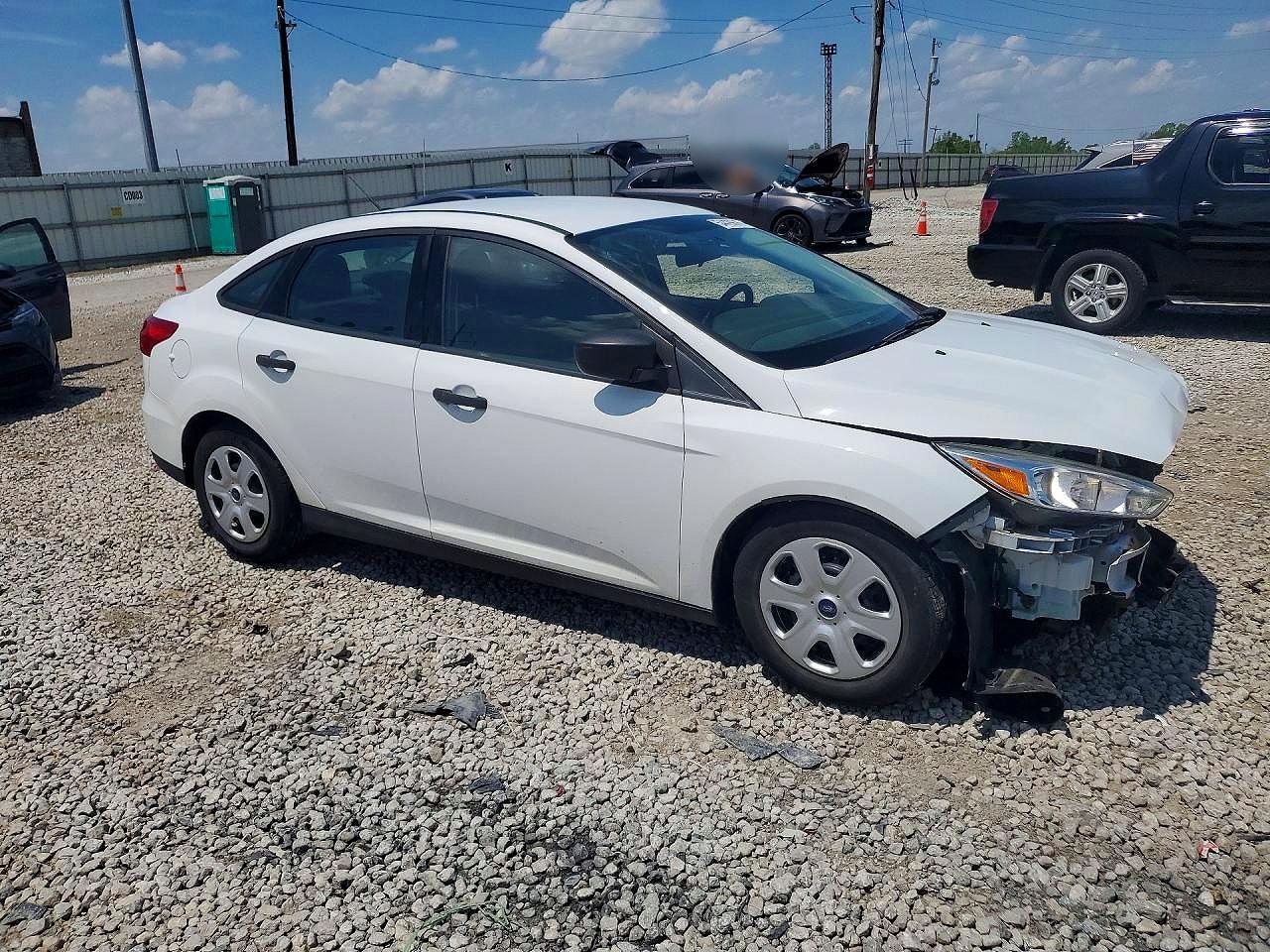 2017 FORD FOCUS photo 4