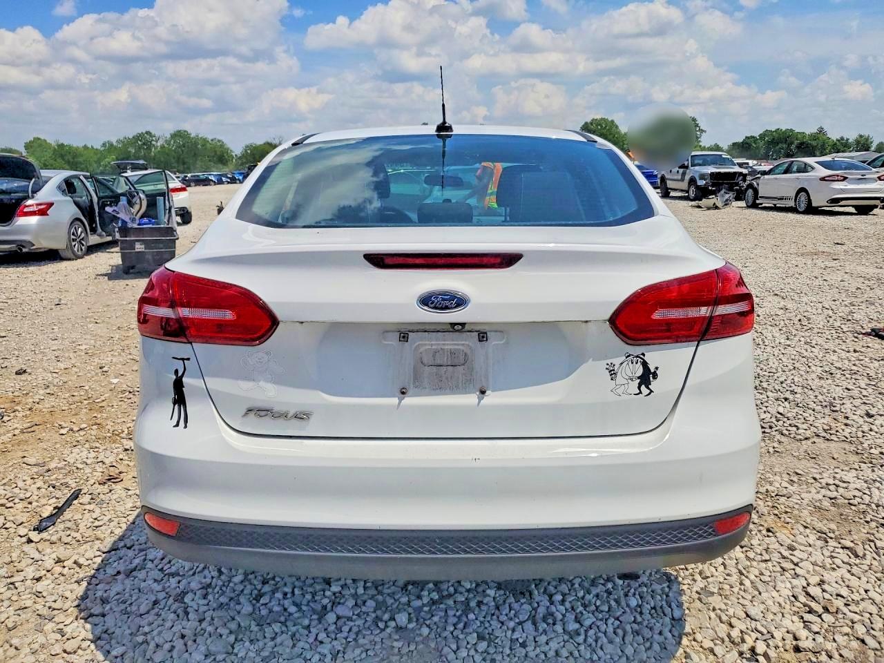 2017 FORD FOCUS photo 6