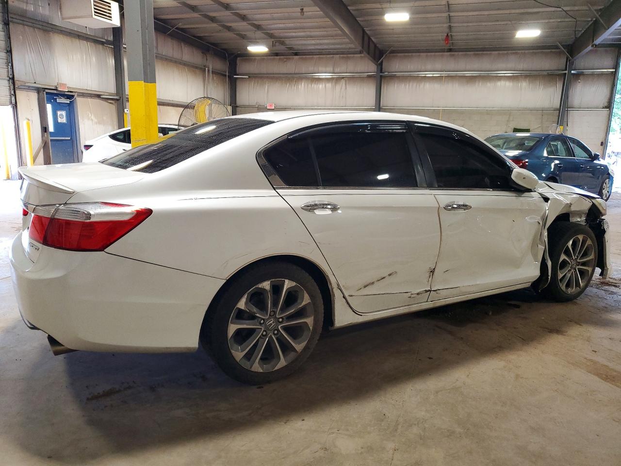 2015 HONDA ACCORD SPORT photo 3