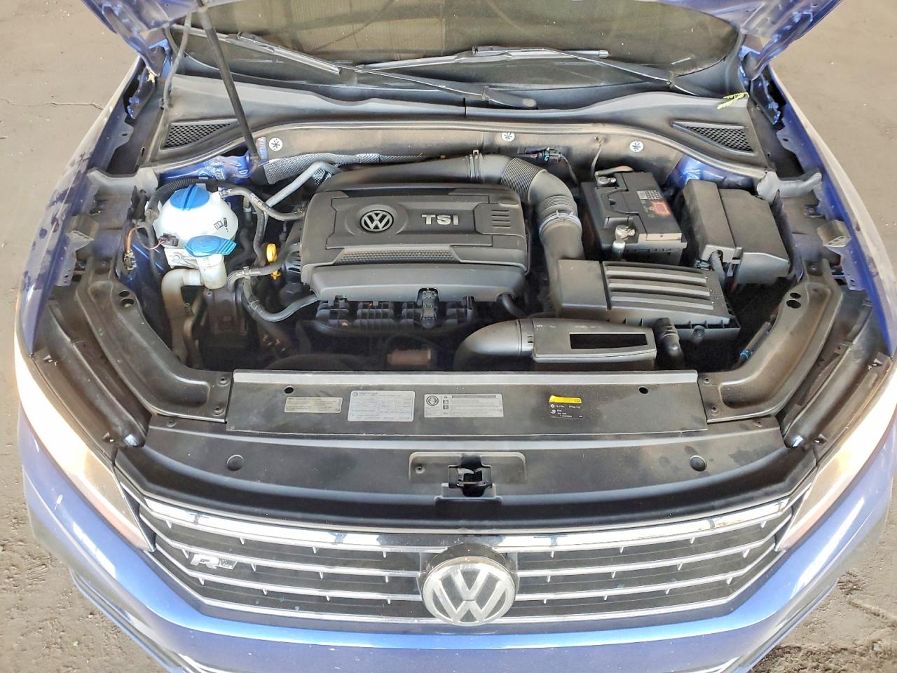 2017 VOLKSWAGEN PASSAT R-LINE photo 11