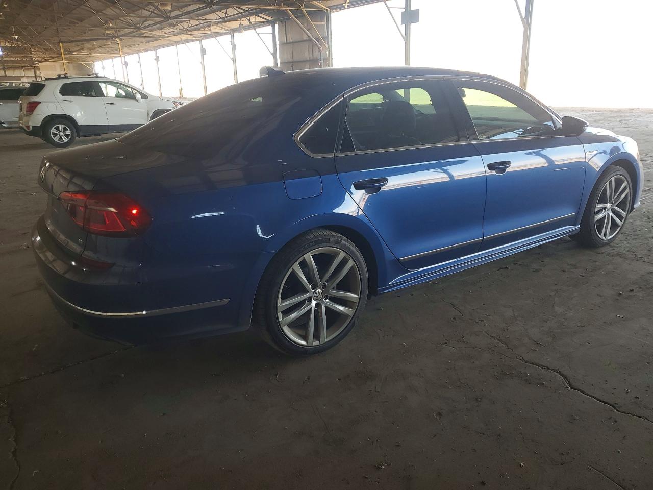 2017 VOLKSWAGEN PASSAT R-LINE photo 3