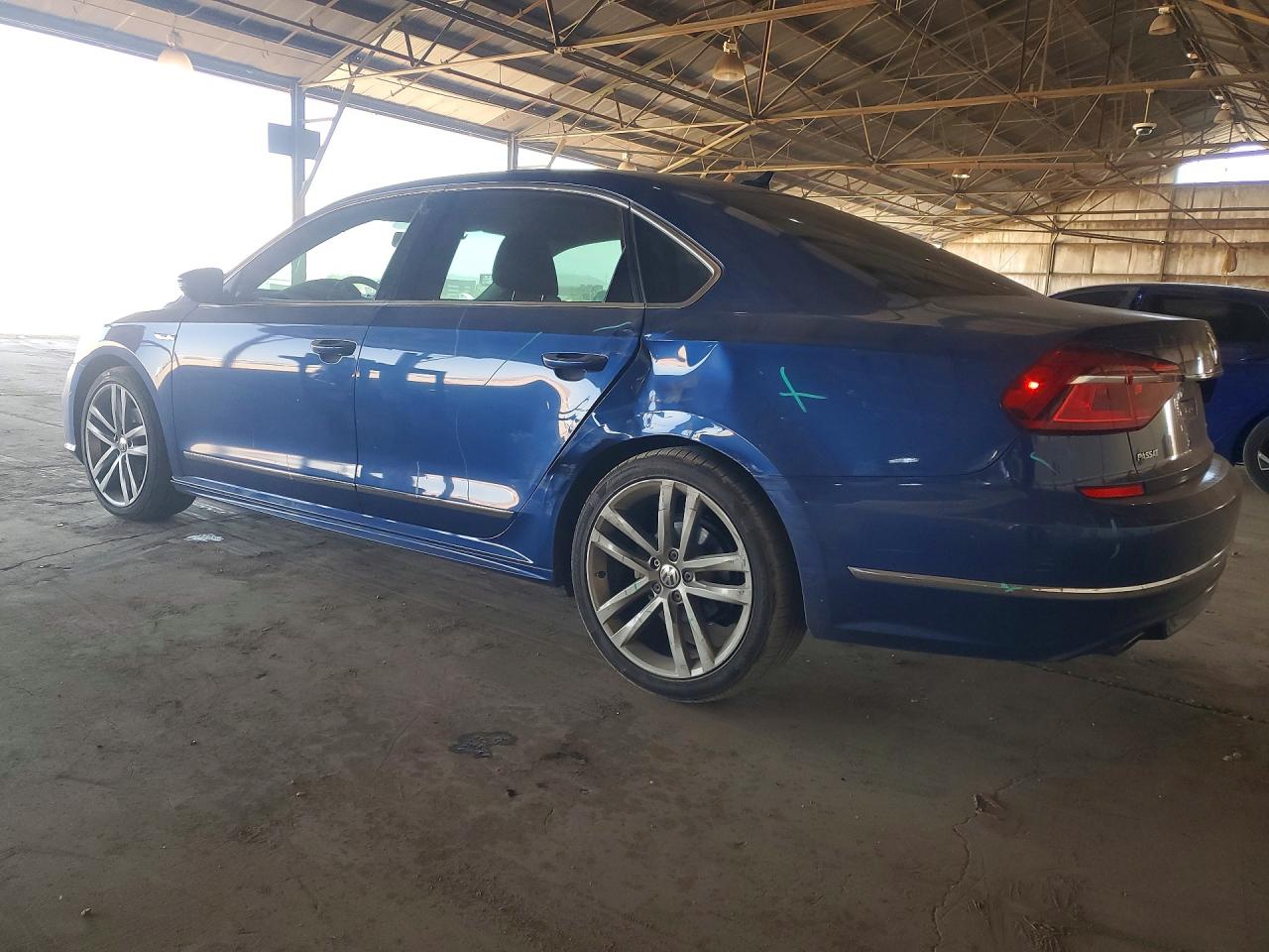 2017 VOLKSWAGEN PASSAT R-LINE photo 2