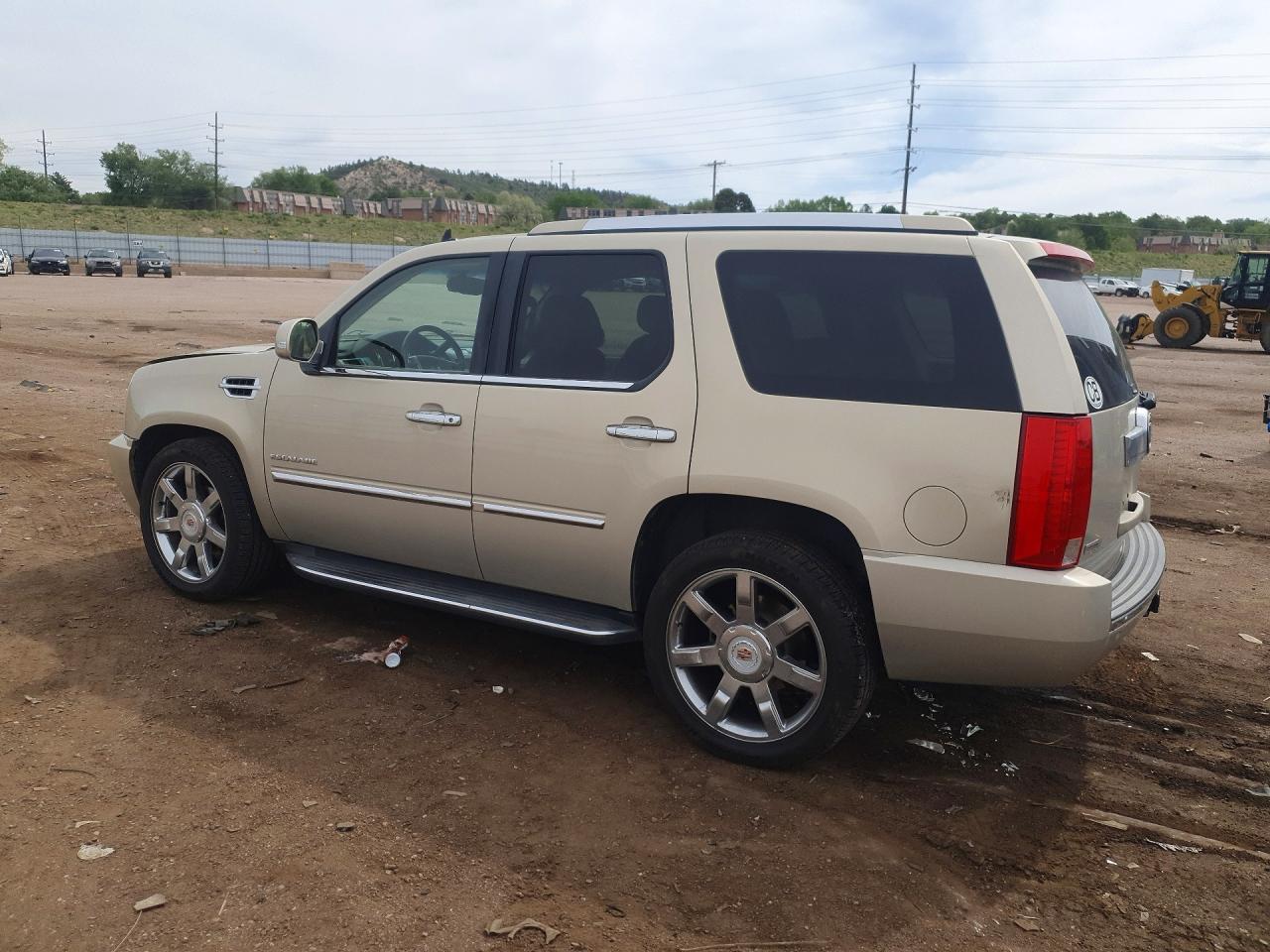 2012 CADILLAC ESCALADE LUXURY photo 2