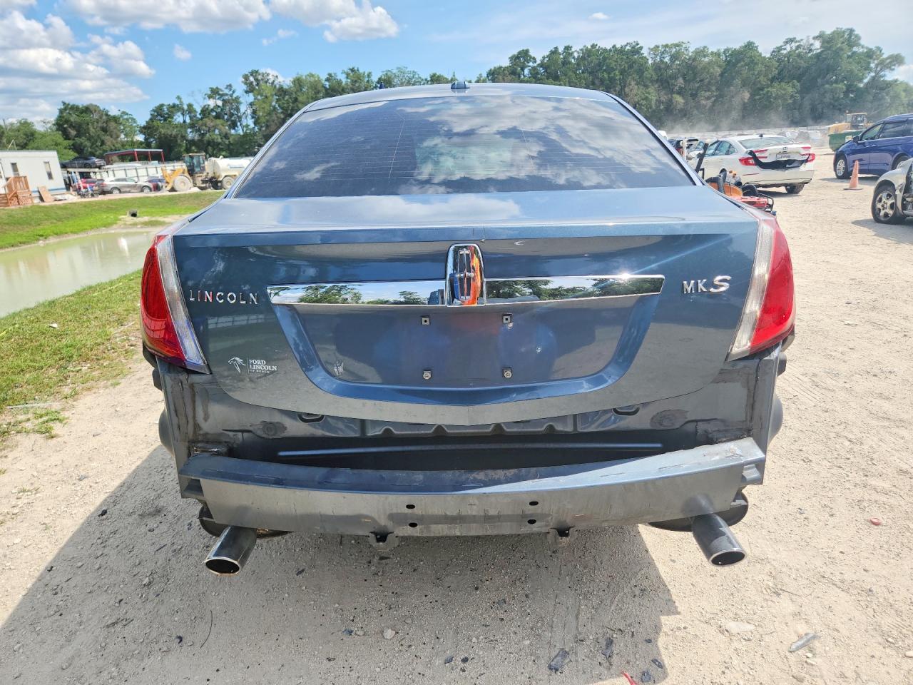 2010 LINCOLN MKS photo 11