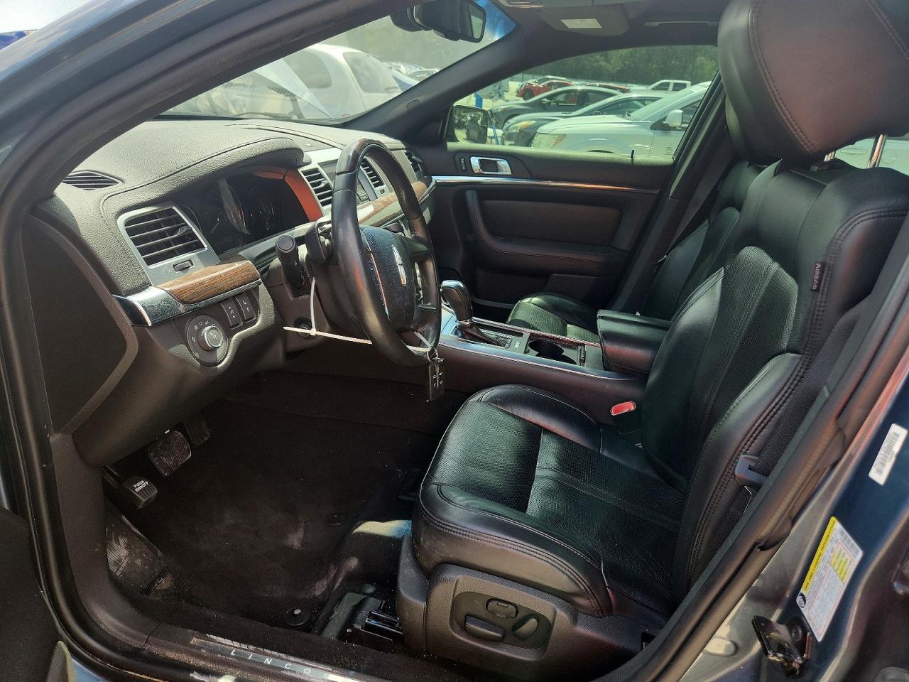 2010 LINCOLN MKS photo 13