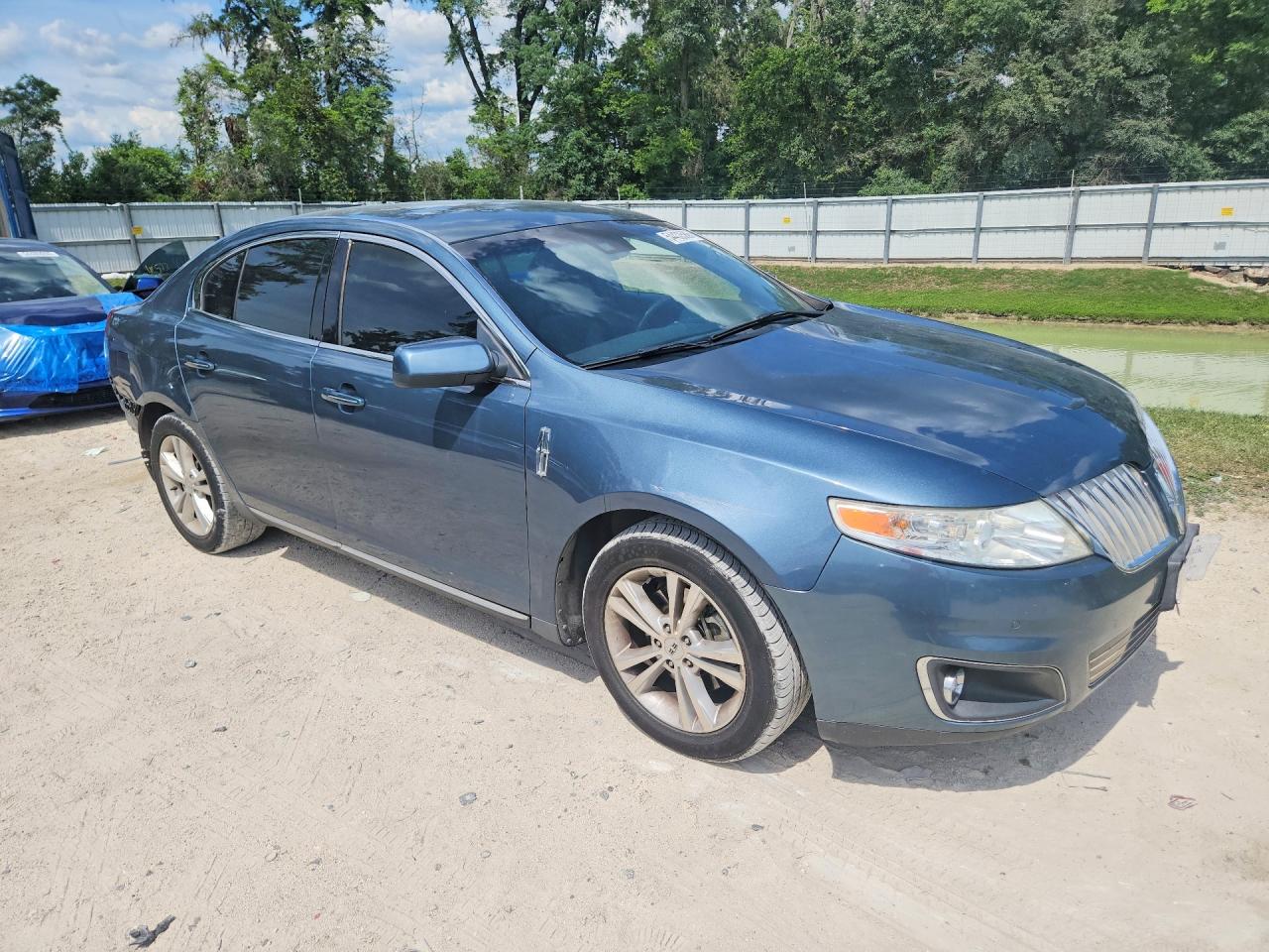 2010 LINCOLN MKS photo 7