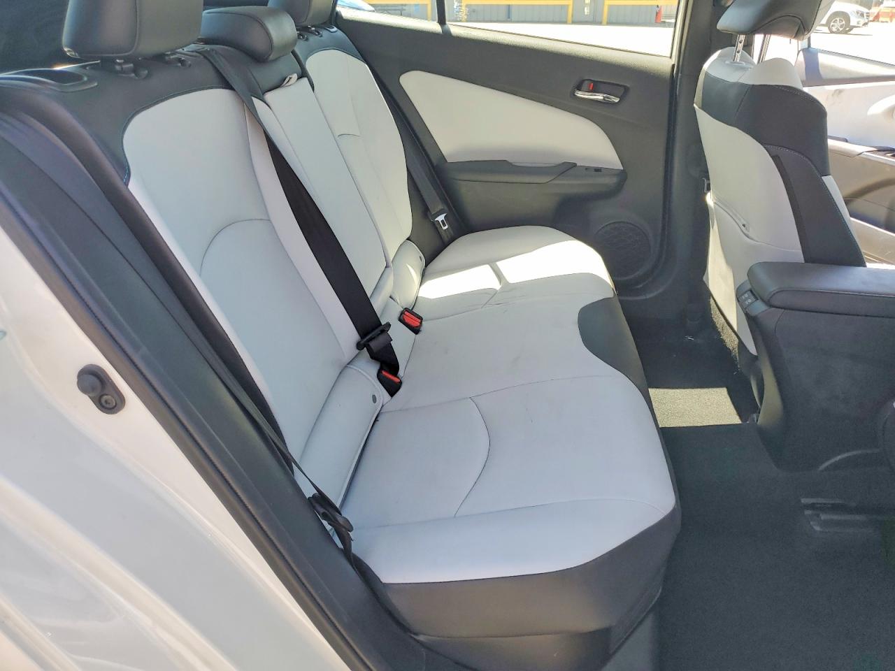 2019 TOYOTA PRIUS XLE photo 28