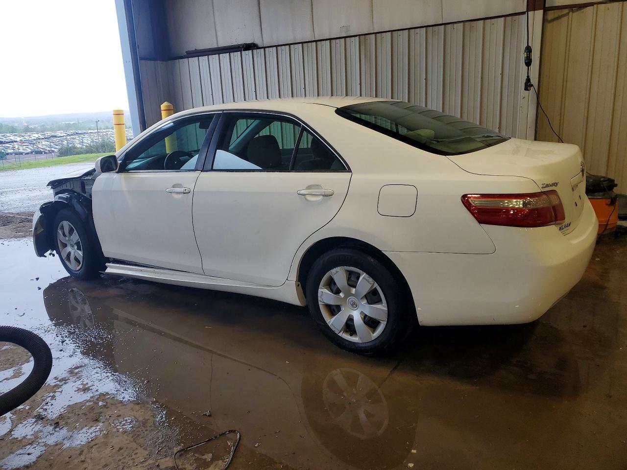 2009 TOYOTA CAMRY LE photo 2