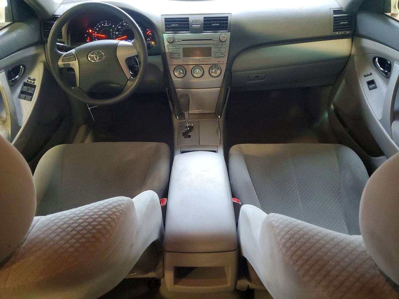 2009 TOYOTA CAMRY LE photo 8