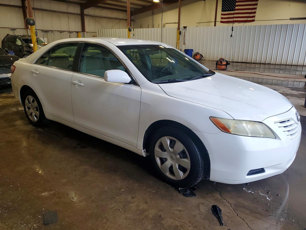 2009 TOYOTA CAMRY LE photo 4