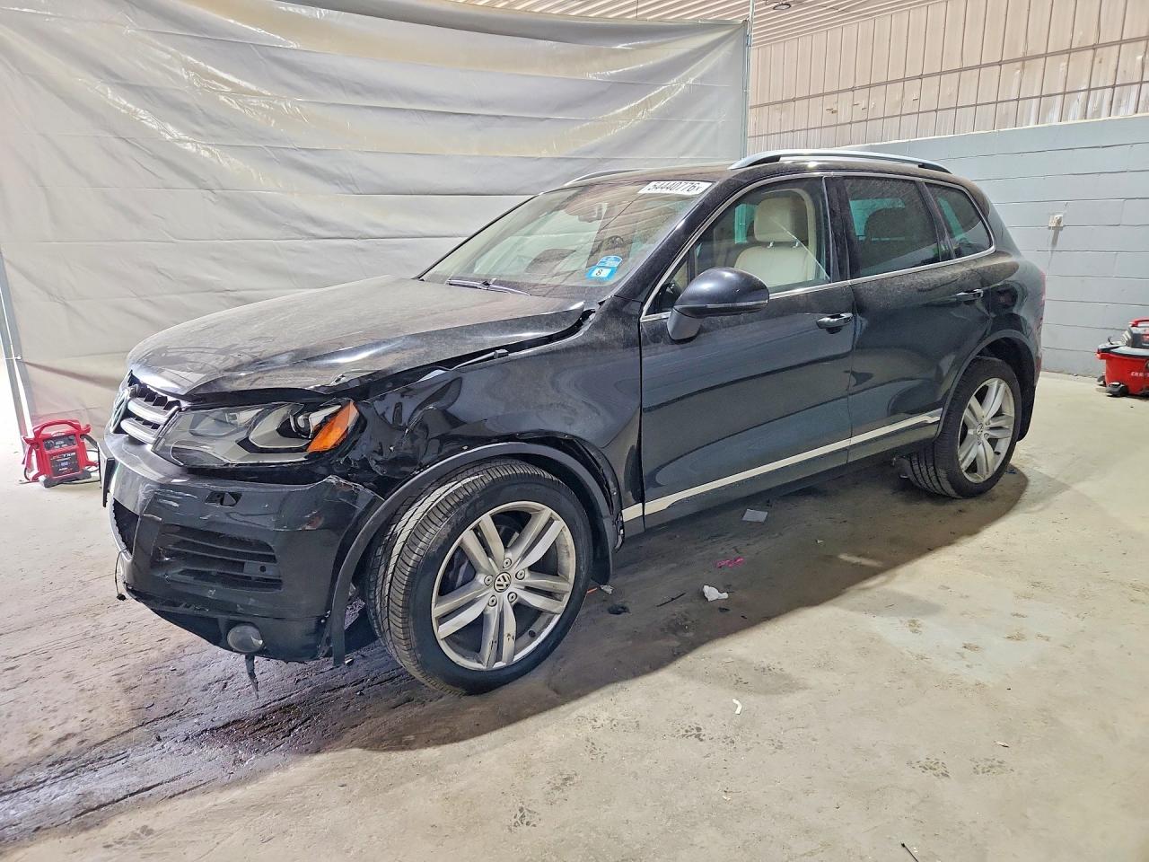 2013 VOLKSWAGEN TOUAREG
