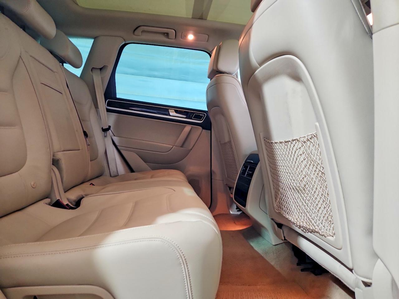 2013 VOLKSWAGEN TOUAREG V6 TDI photo 31