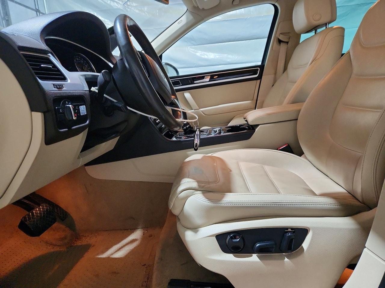 2013 VOLKSWAGEN TOUAREG V6 TDI photo 19