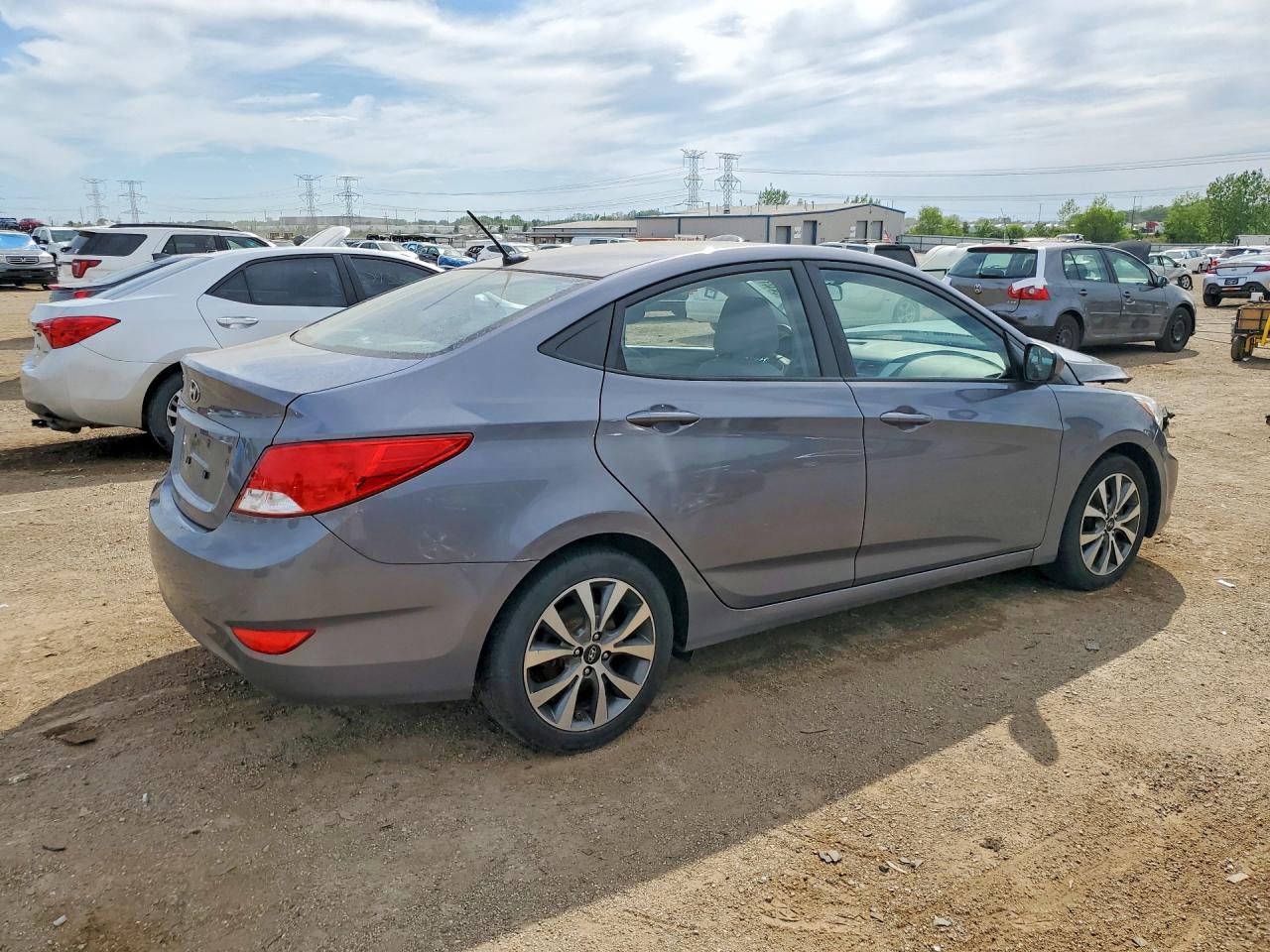 2017 HYUNDAI ACCENT SE photo 5