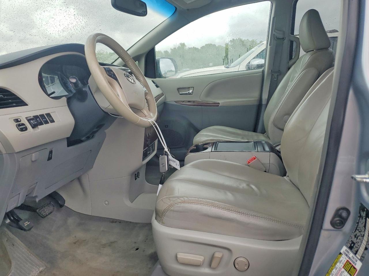 2014 TOYOTA SIENNA XLE 8-PASSENGER photo 13