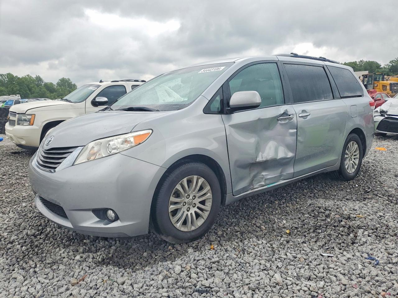 2014 TOYOTA SIENNA