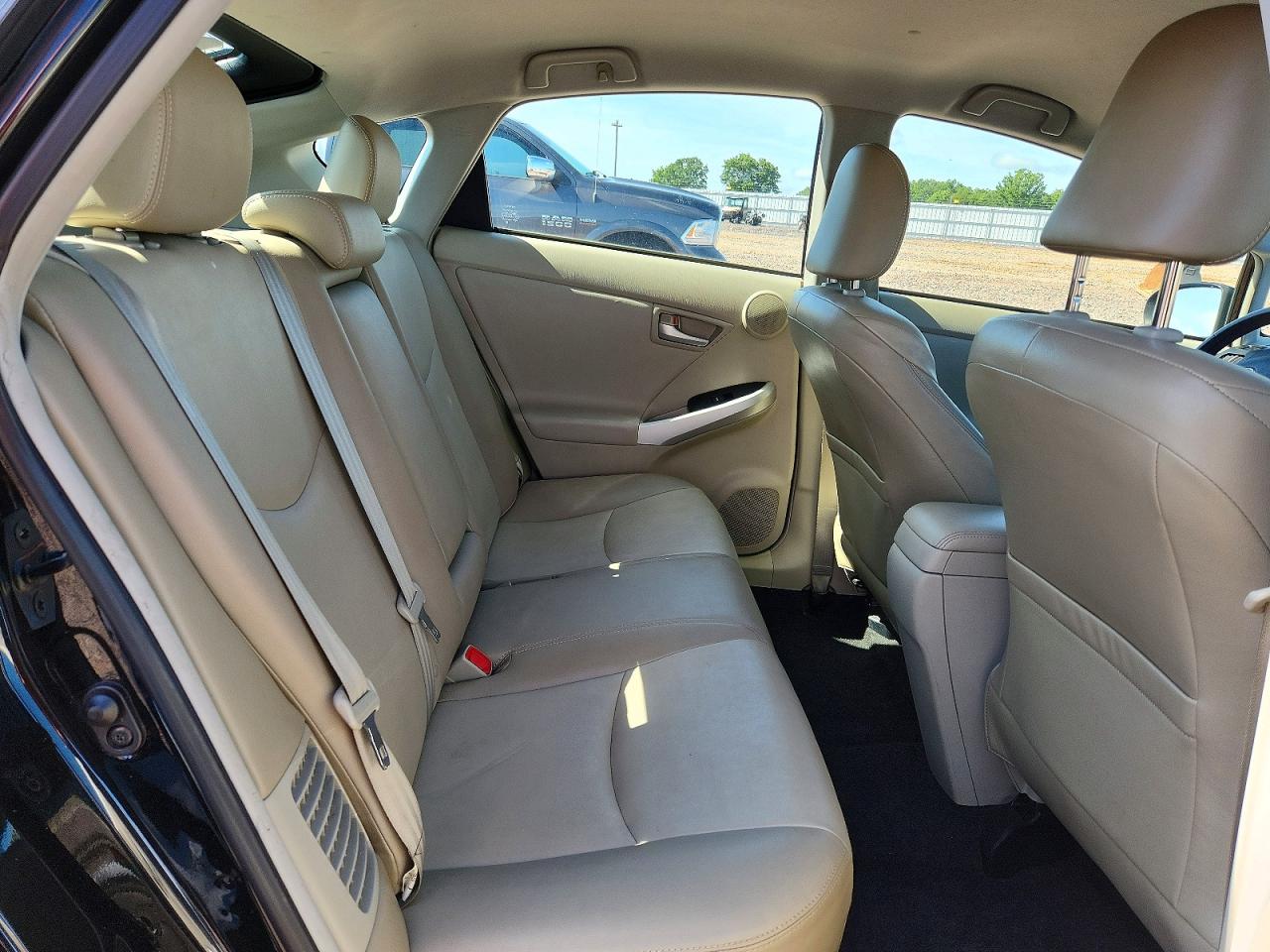2014 TOYOTA PRIUS FOUR photo 28