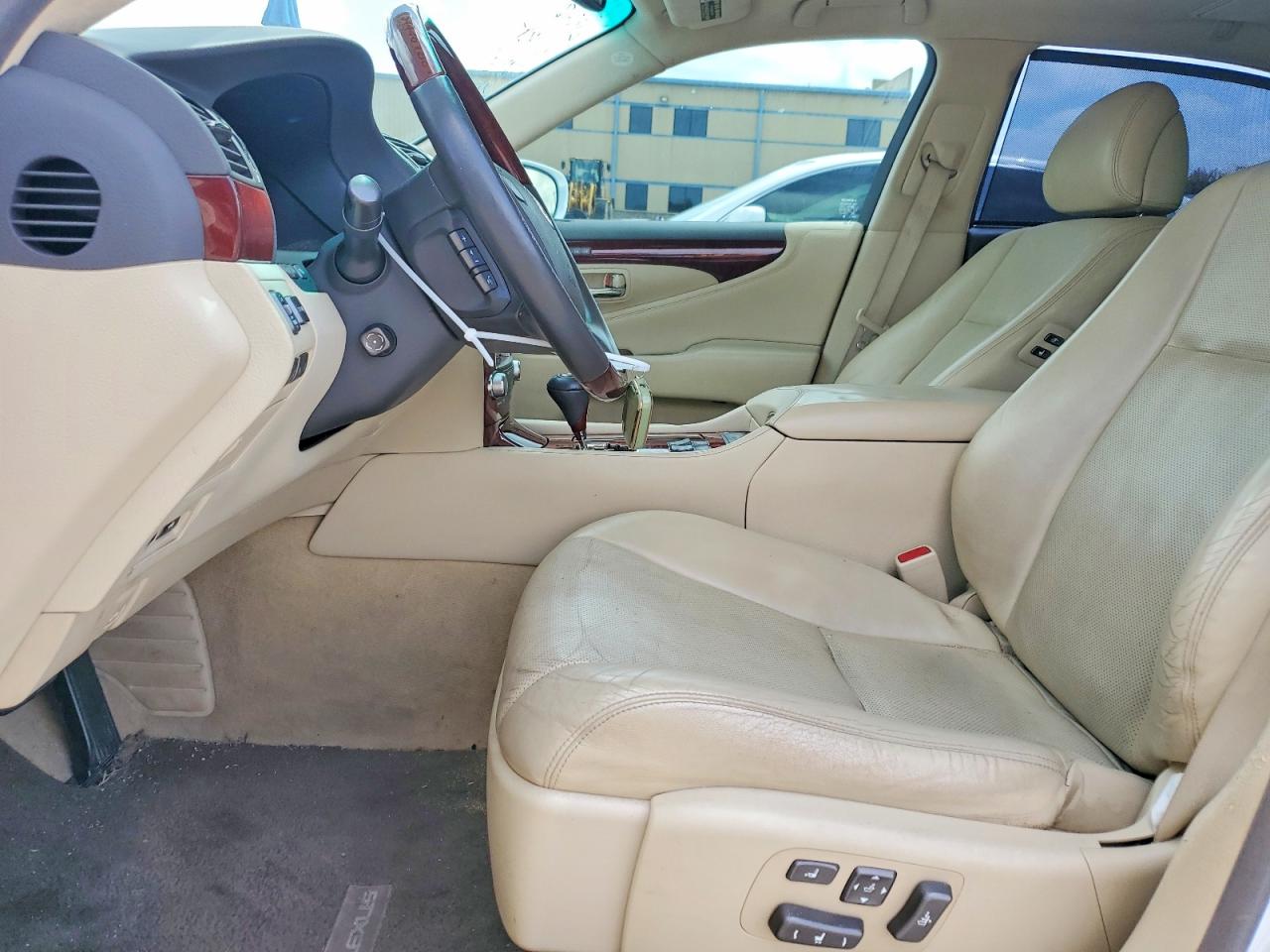 2012 LEXUS LS 460L photo 13
