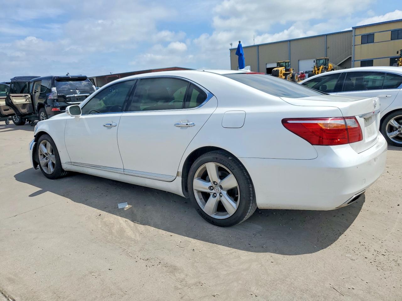 2012 LEXUS LS 460L photo 3