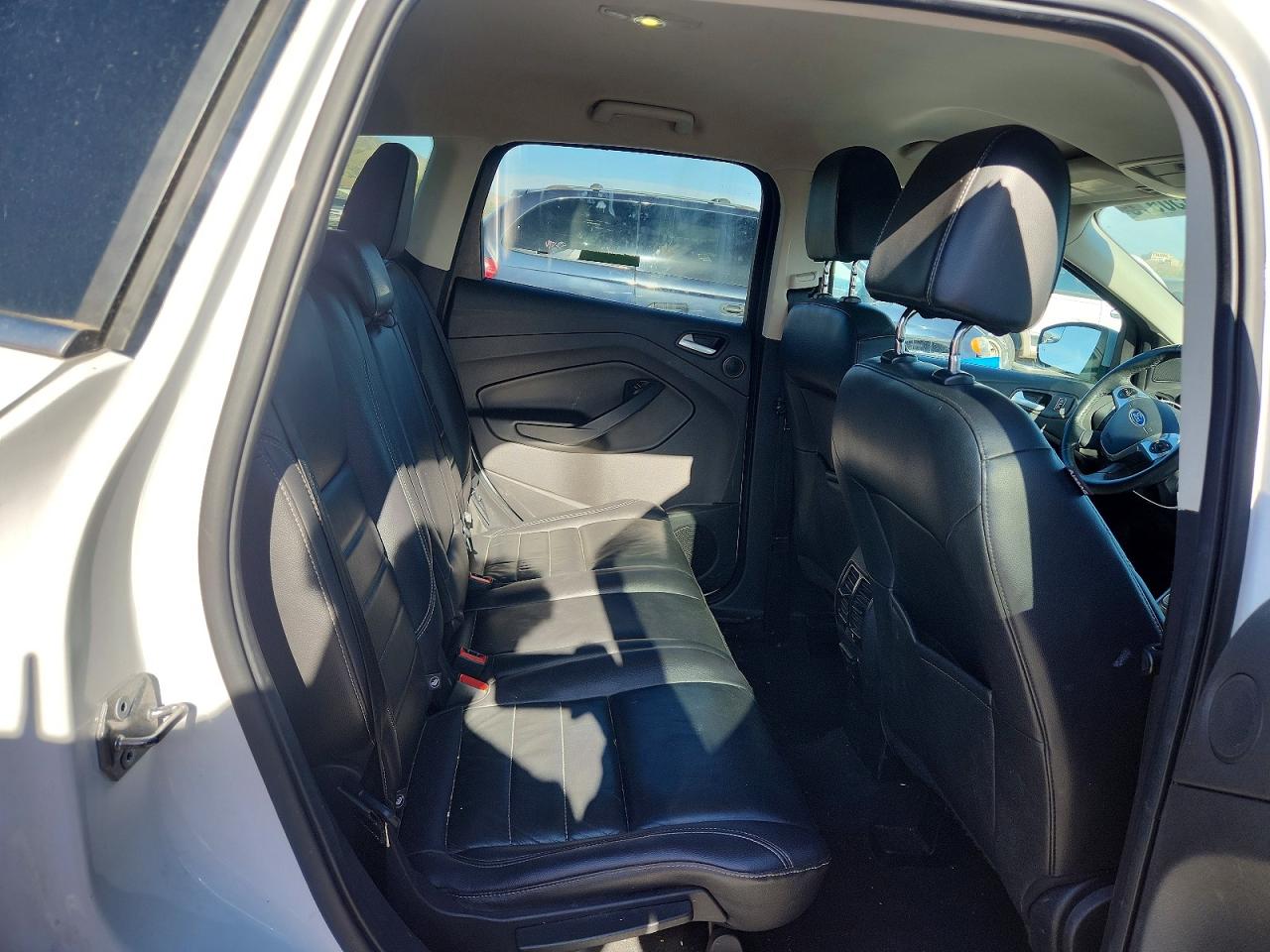 2016 FORD ESCAPE SE photo 19