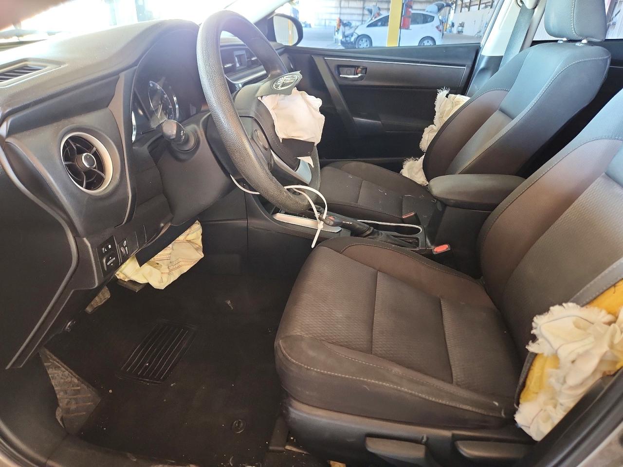 2019 TOYOTA COROLLA LE photo 19