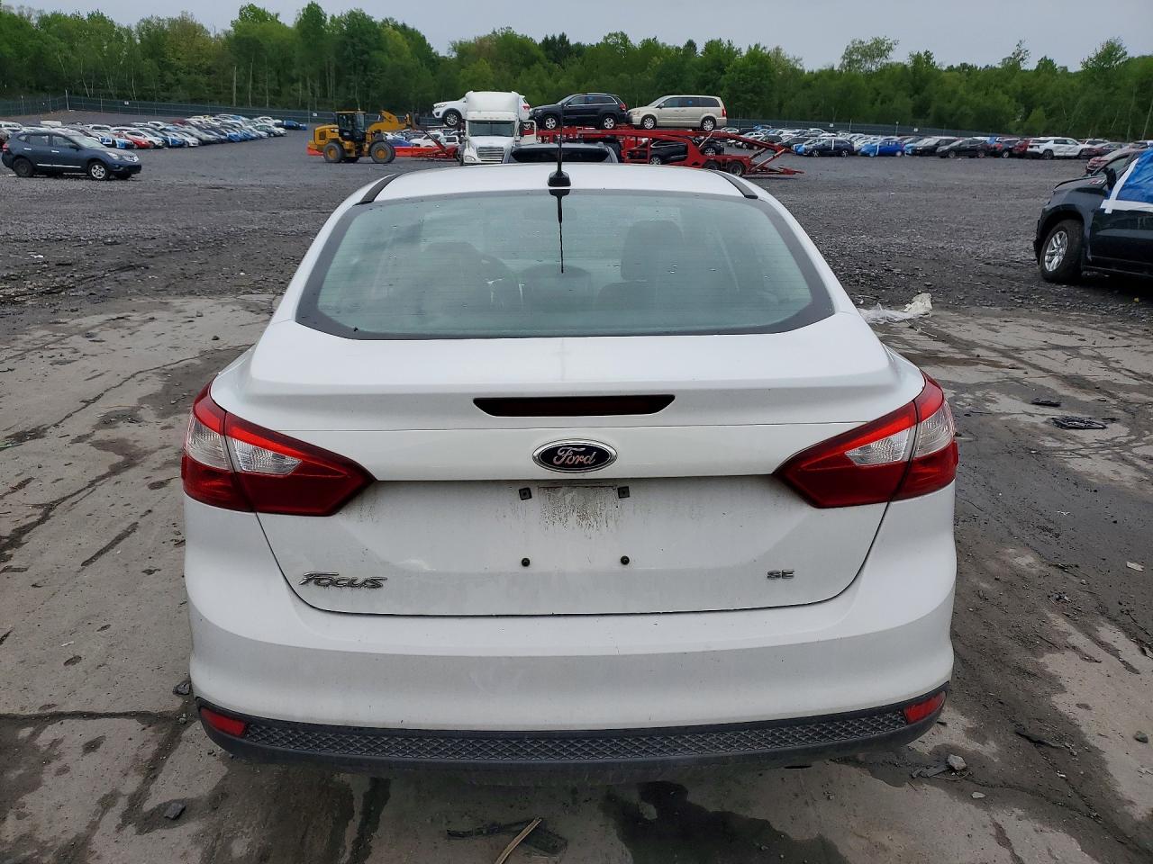 2014 FORD FOCUS SE photo 16