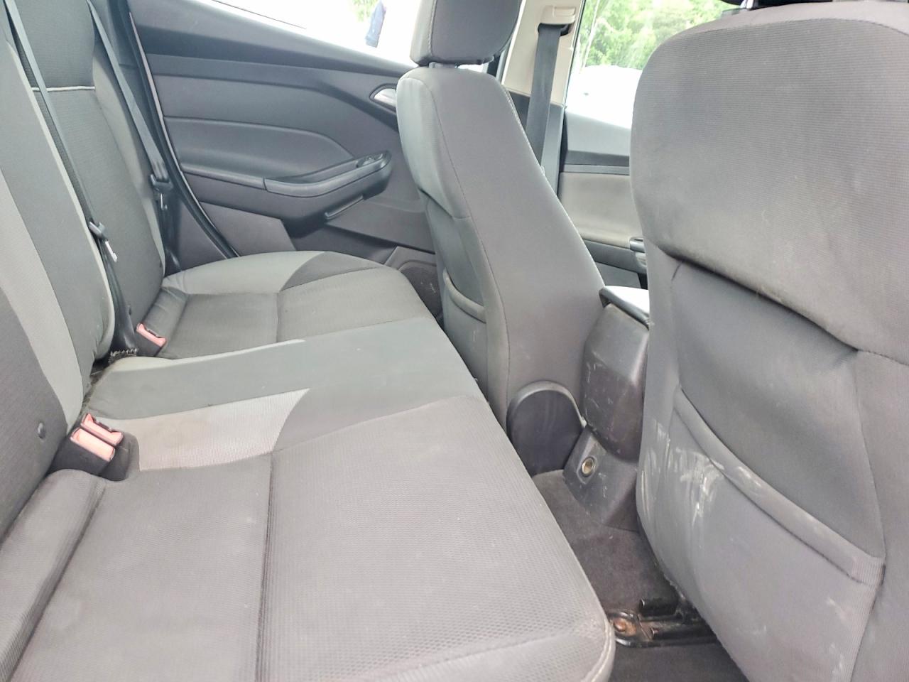 2014 FORD FOCUS SE photo 28