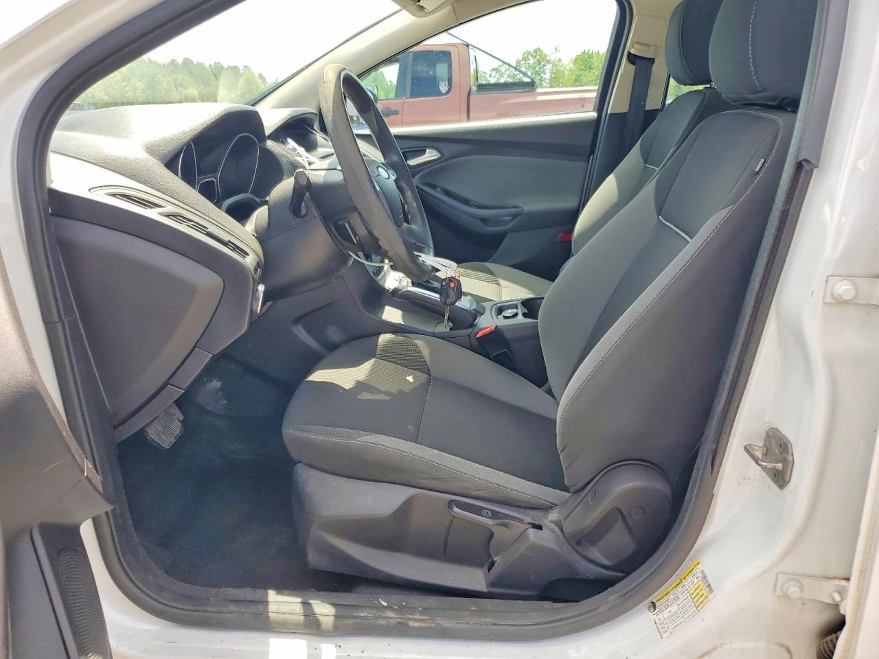 2014 FORD FOCUS SE photo 19