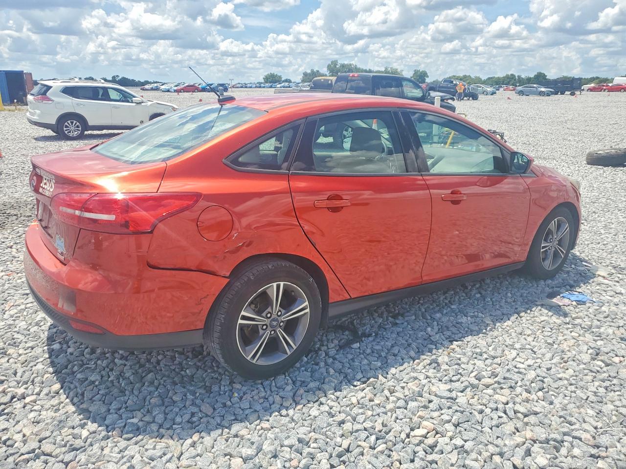 2018 FORD FOCUS SE photo 7