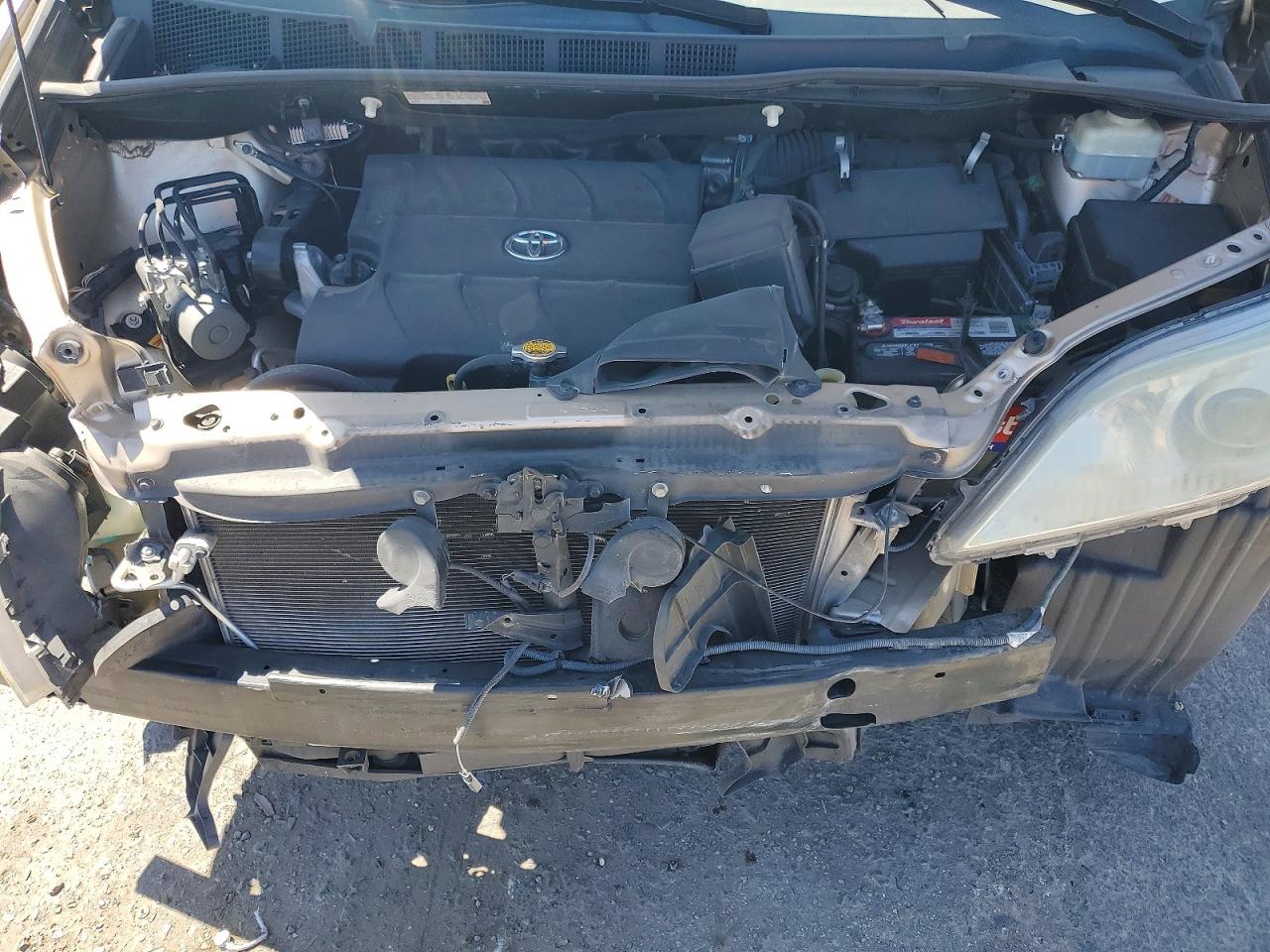 2013 TOYOTA SIENNA LE photo 12
