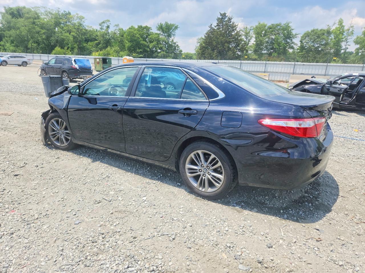 2017 TOYOTA CAMRY SE photo 3