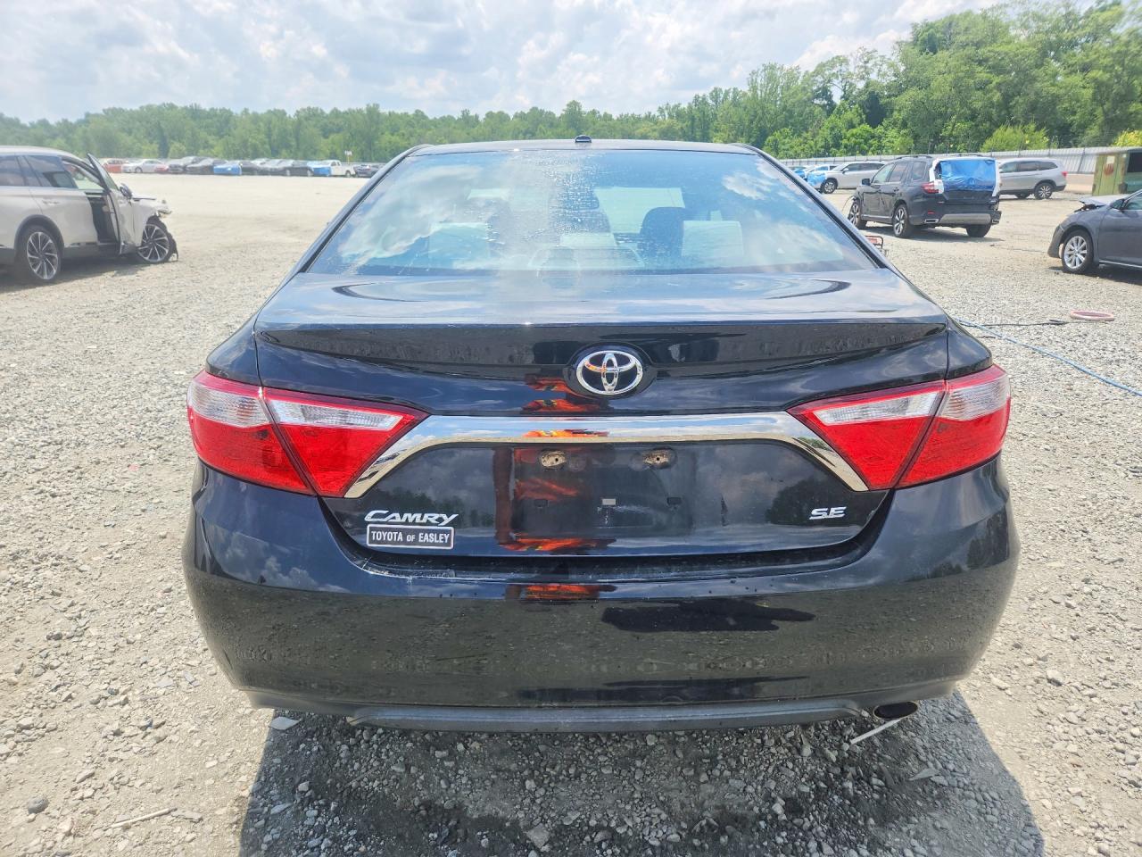 2017 TOYOTA CAMRY SE photo 11