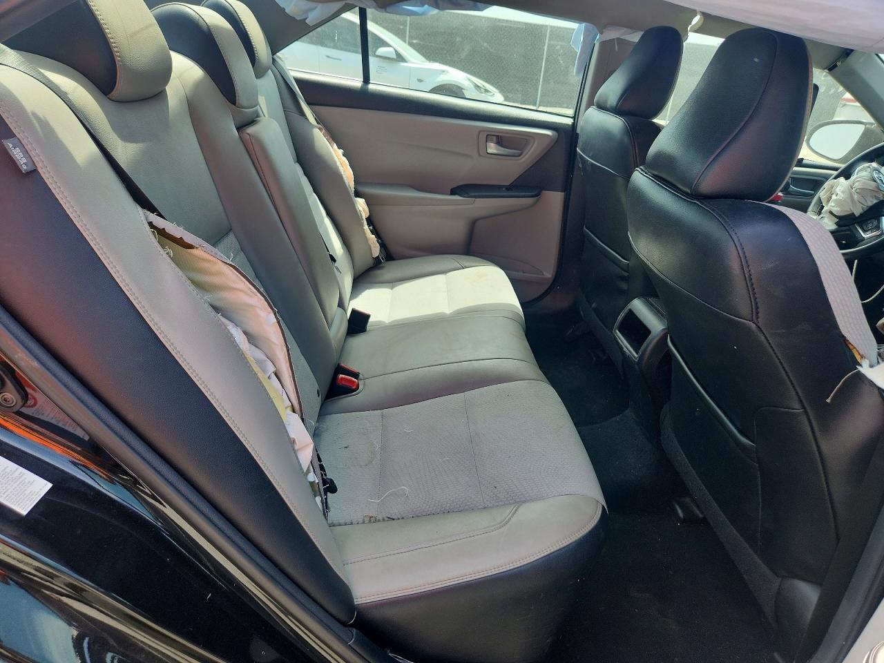 2017 TOYOTA CAMRY SE photo 19