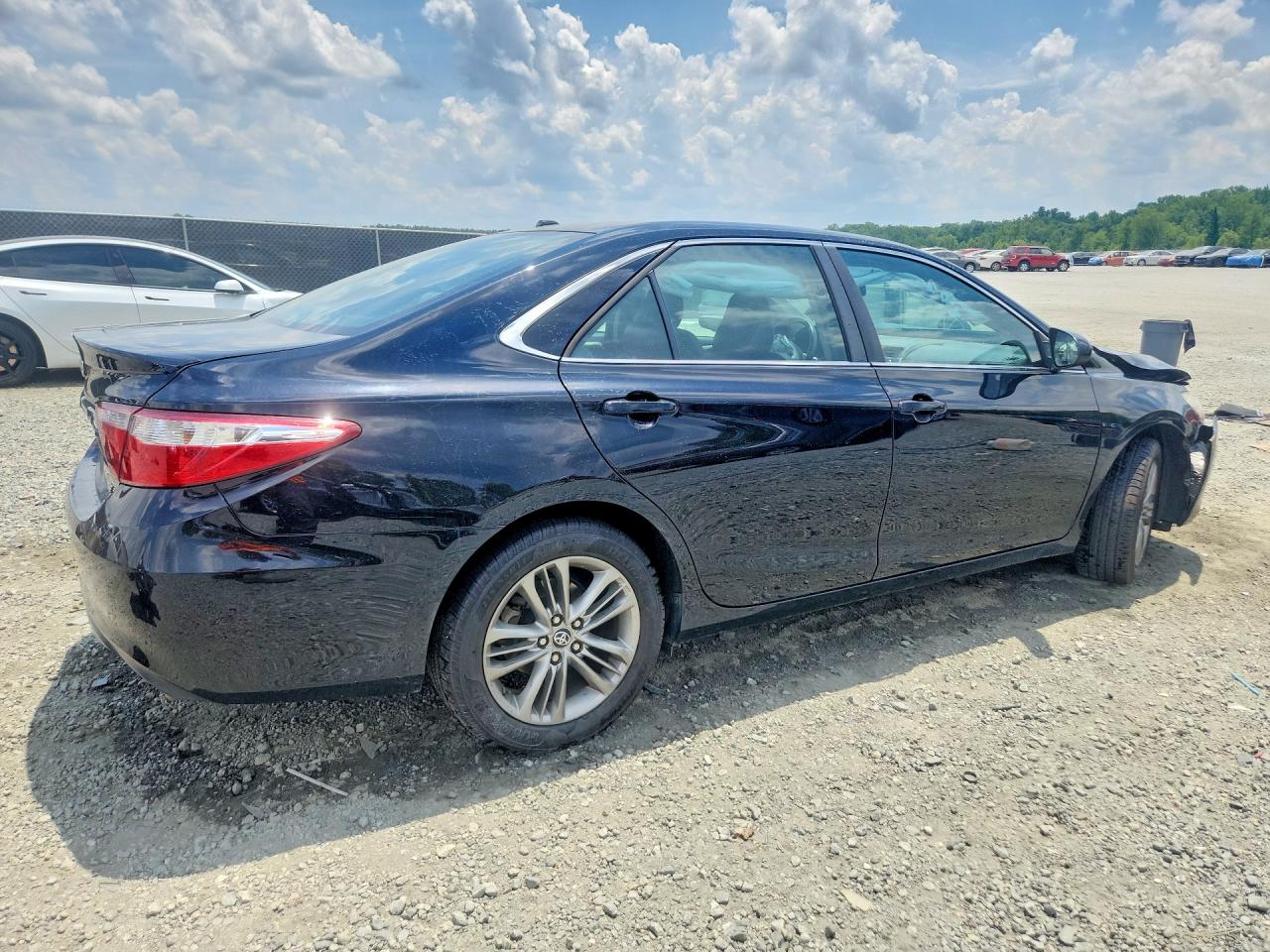 2017 TOYOTA CAMRY SE photo 5